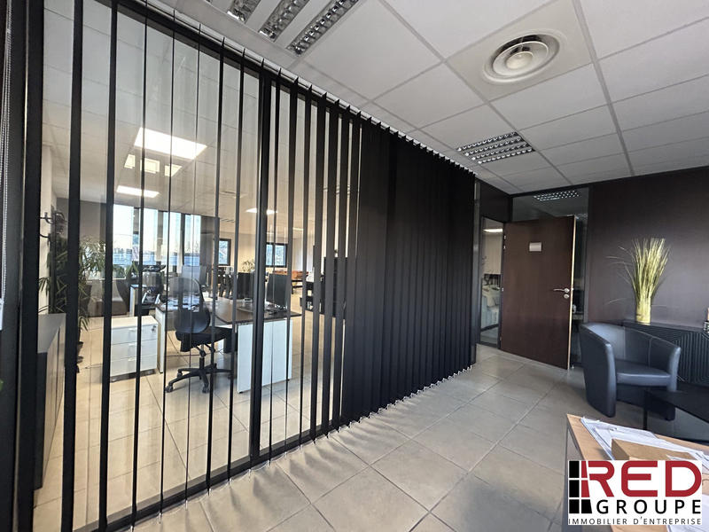 Bureau - 244 m²