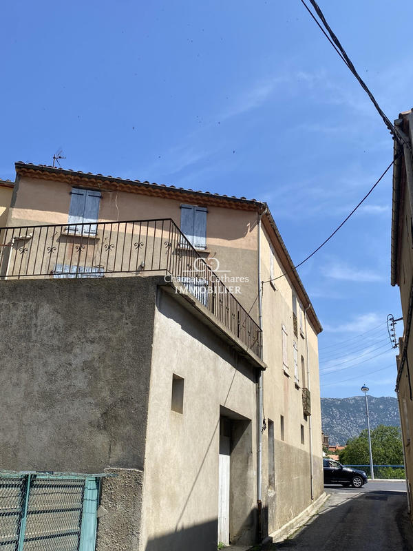 Maison - 235 m² - 9 pièces