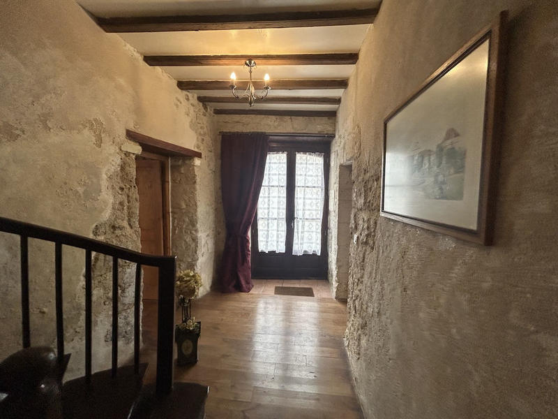 Maison en pierre - 217 m² - 6 pièces