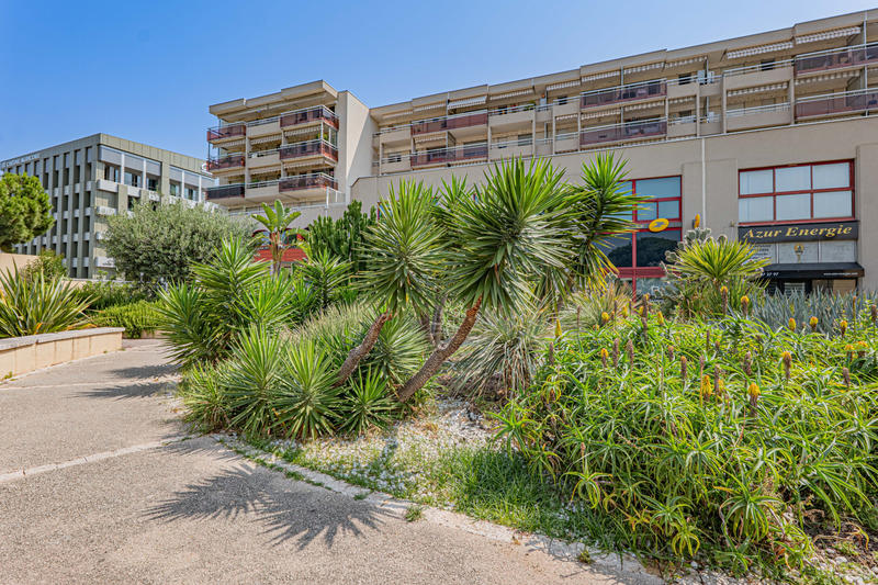 Local commercial - 150 m² - 5 pièces