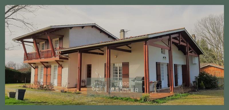 Maison traditionnelle - 190 m² - 10 pièces