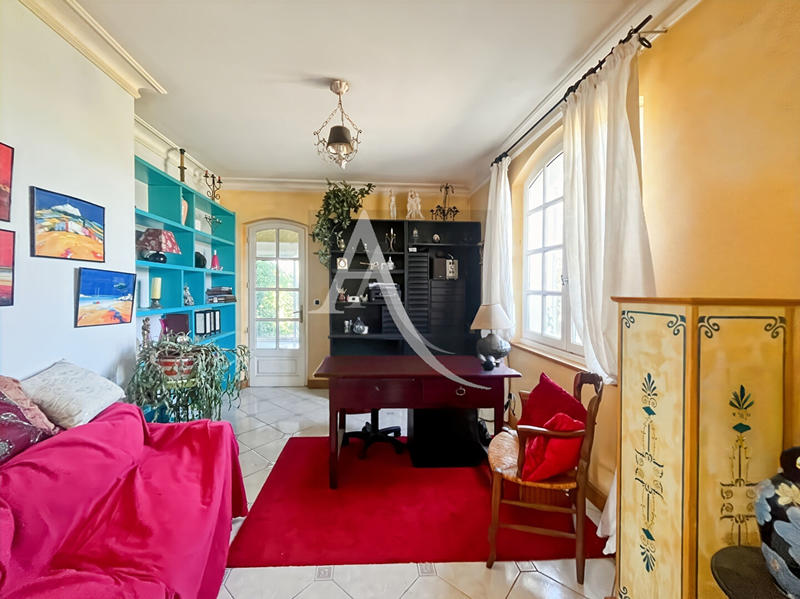 Maison - 180 m² - 7 pièces