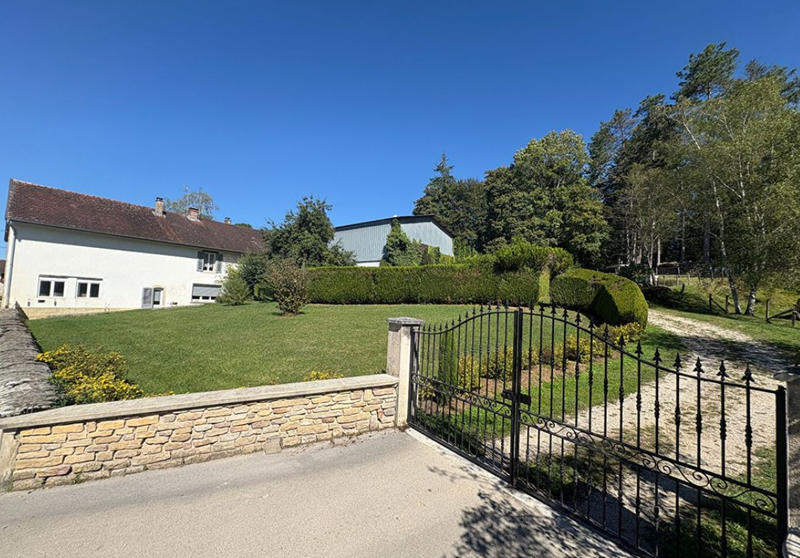 Maison - 245 m² - 12 pièces