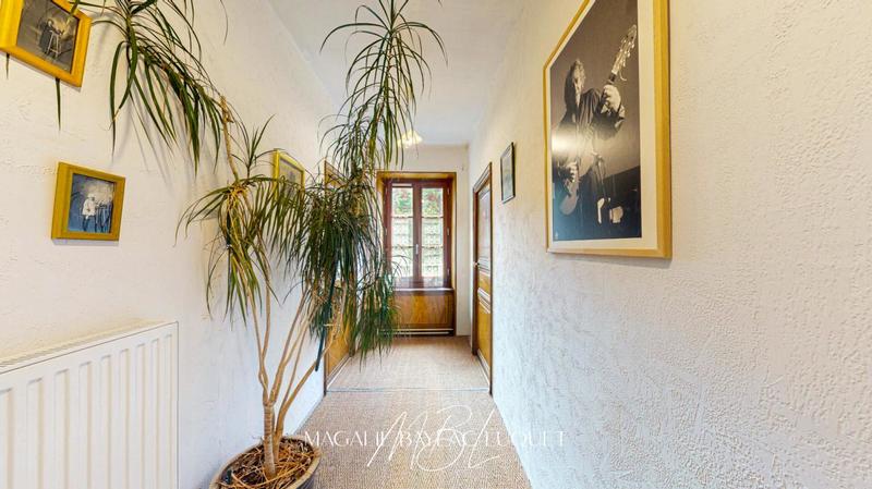 Maison - 216 m² - 10 pièces