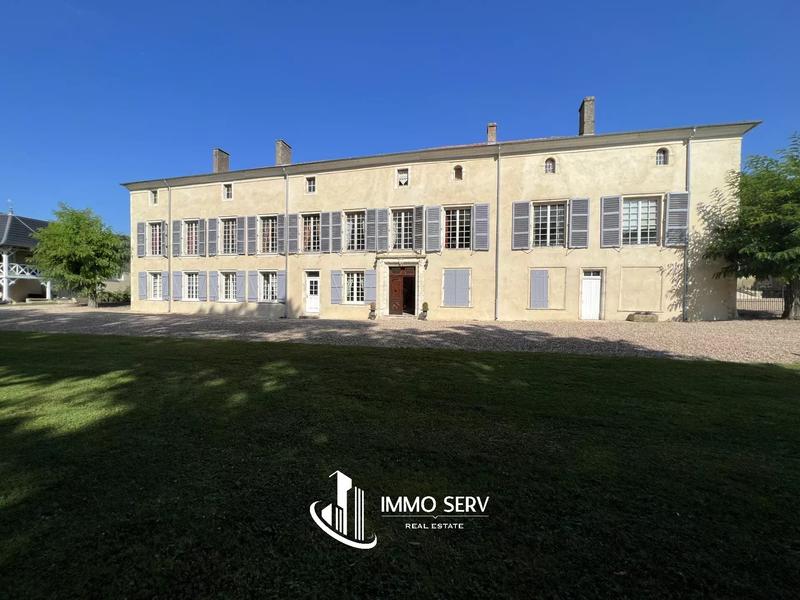 Maison - 600 m² - 16 pièces