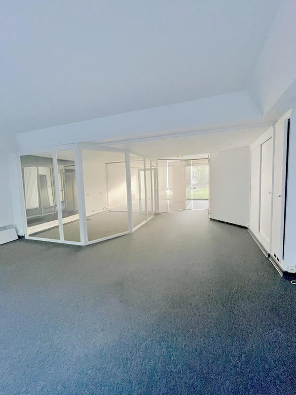 Local commercial - 85 m² - 4 pièces