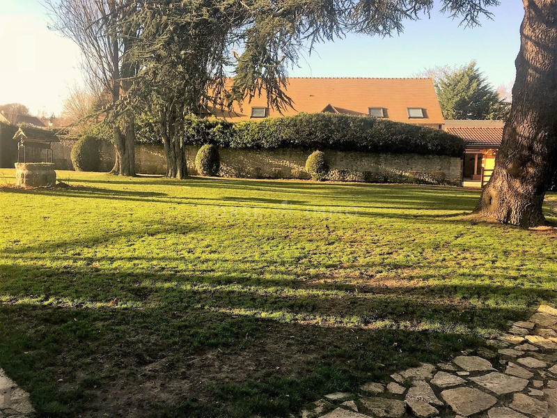 Maison - 575 m² - 12 pièces