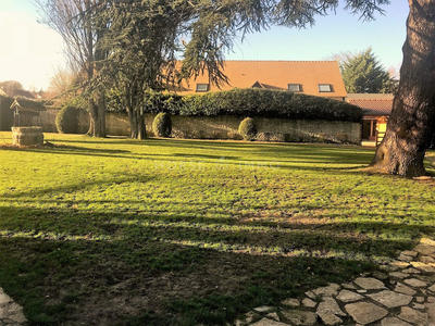 Maison - 575 m² - 12 pièces