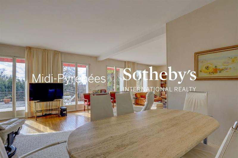 Maison - 325 m² - 6 pièces