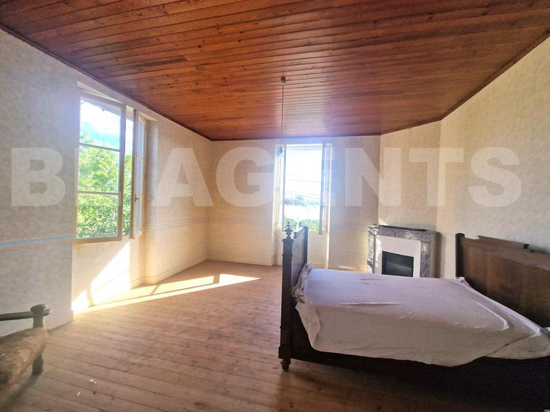 Maison - 235 m² - 5 pièces