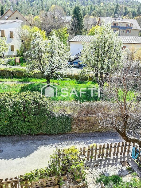 Maison - 250 m² - 6 pièces