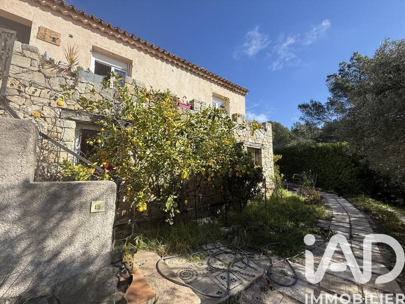 Maison - 300 m² - 8 pièces