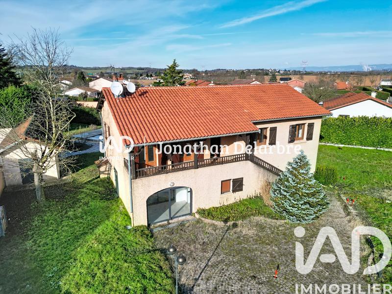 Maison - 220 m² - 8 pièces