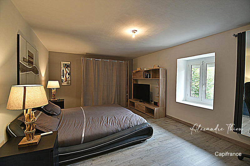 Maison - 330 m² - 10 pièces