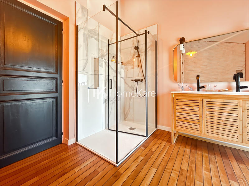 Maison - 435 m² - 10 pièces