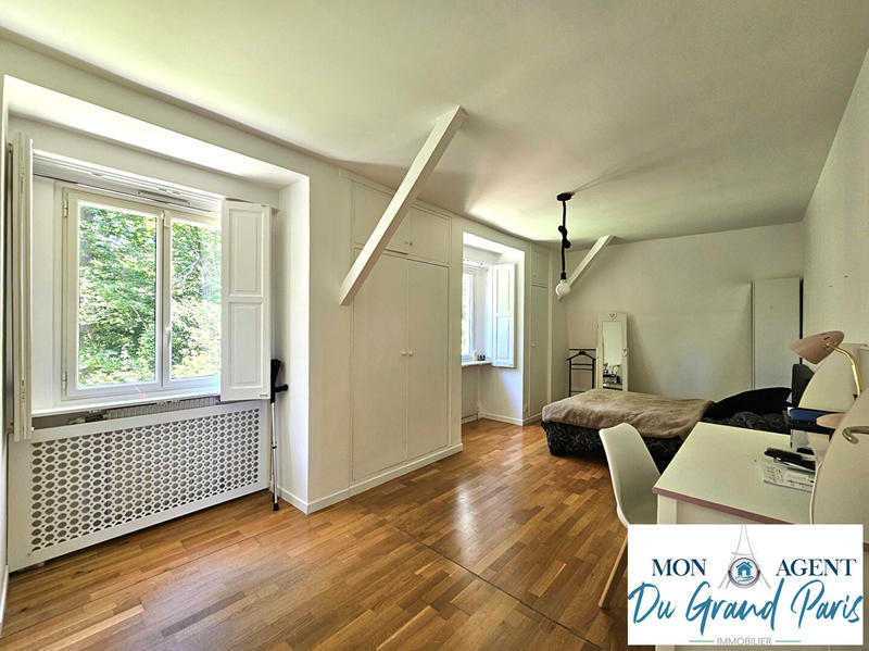 Maison - 250 m² - 8 pièces