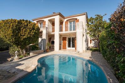 Villa - 222 m² - 6 pièces