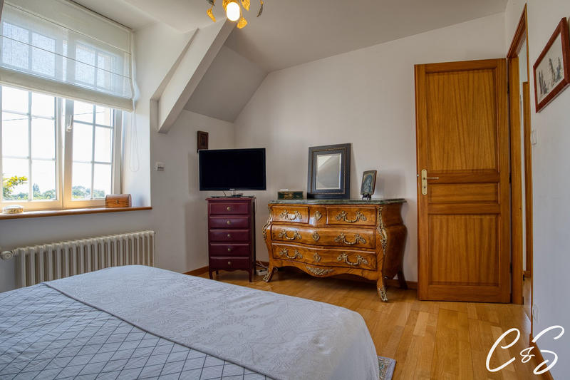 Maison - 219 m² - 8 pièces