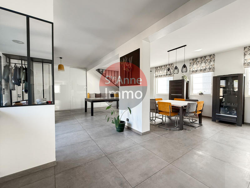 Maison - 230 m² - 6 pièces