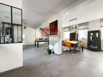 Maison - 230 m² - 6 pièces