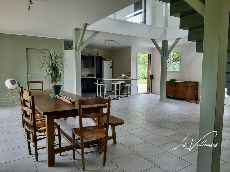 Maison - 220 m² - 6 pièces