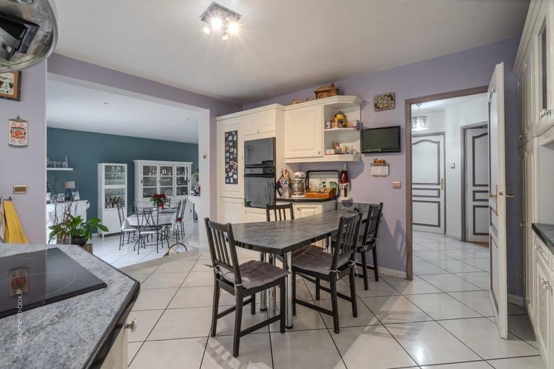 Maison - 181 m² - 8 pièces