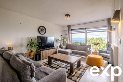 Maison - 216 m² - 9 pièces