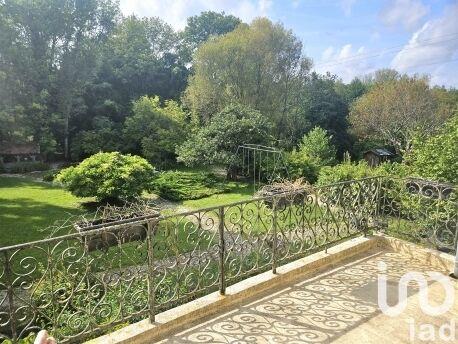 Maison - 212 m² - 7 pièces