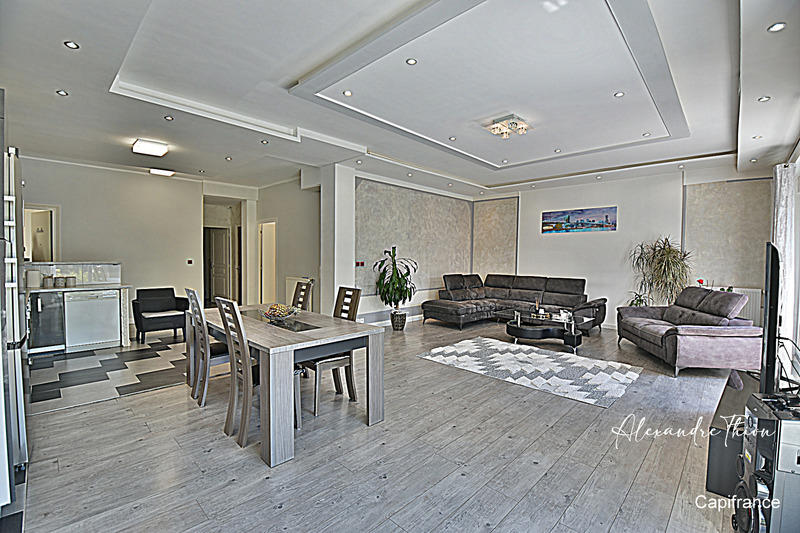 Maison - 288 m² - 12 pièces