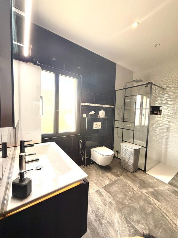 Maison - 193 m² - 7 pièces