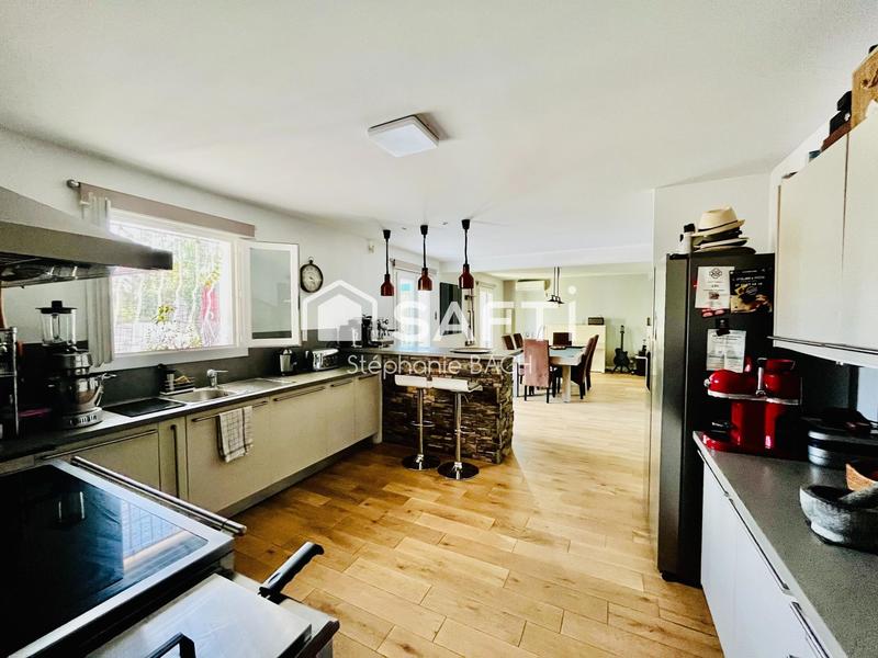 Maison - 179 m² - 8 pièces