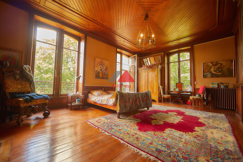 Château - 1 700 m² - 33 pièces