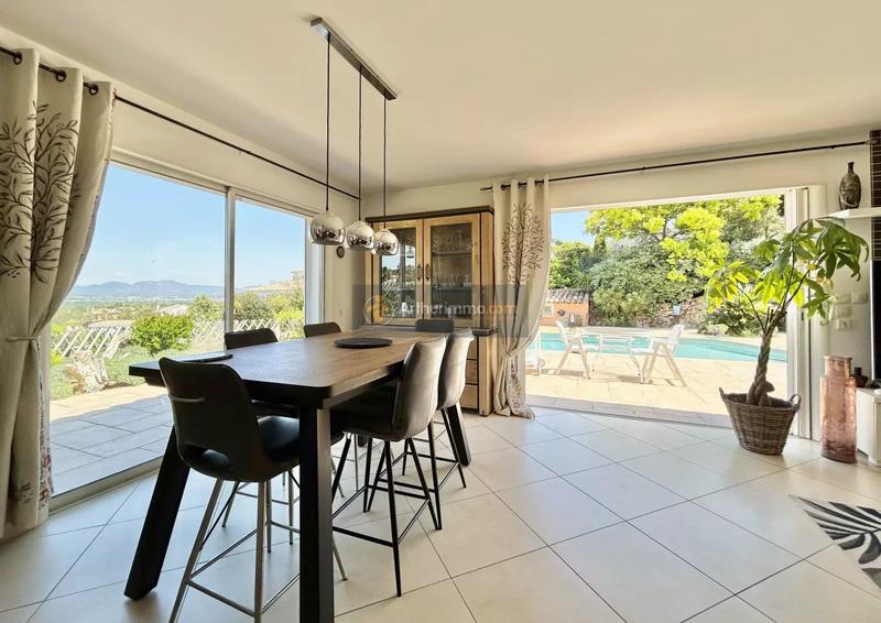 Maison - 220 m² - 6 pièces