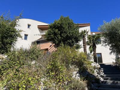 Maison - 342 m² - 10 pièces