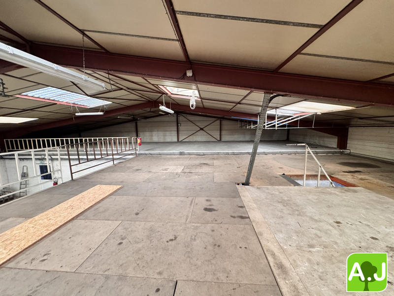 Local commercial - 900 m² - 3 pièces