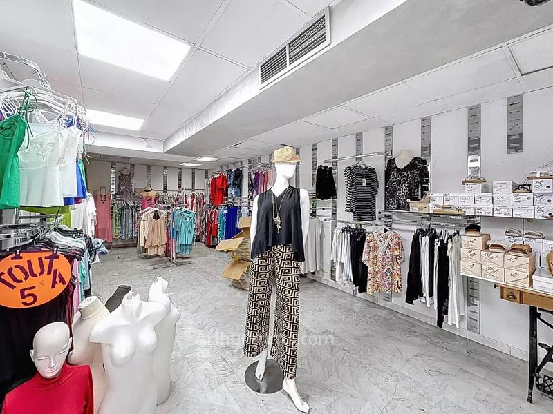 Magasins - 60 m² - 2 pièces