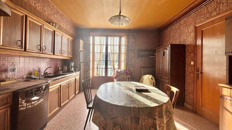 Maison - 253 m² - 7 pièces