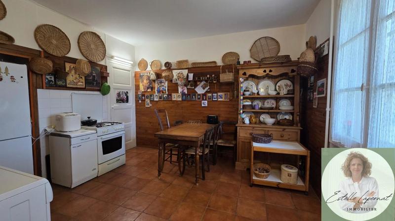 Maison - 322 m² - 13 pièces