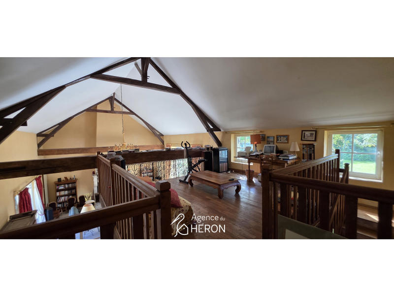 Maison - 374 m² - 10 pièces