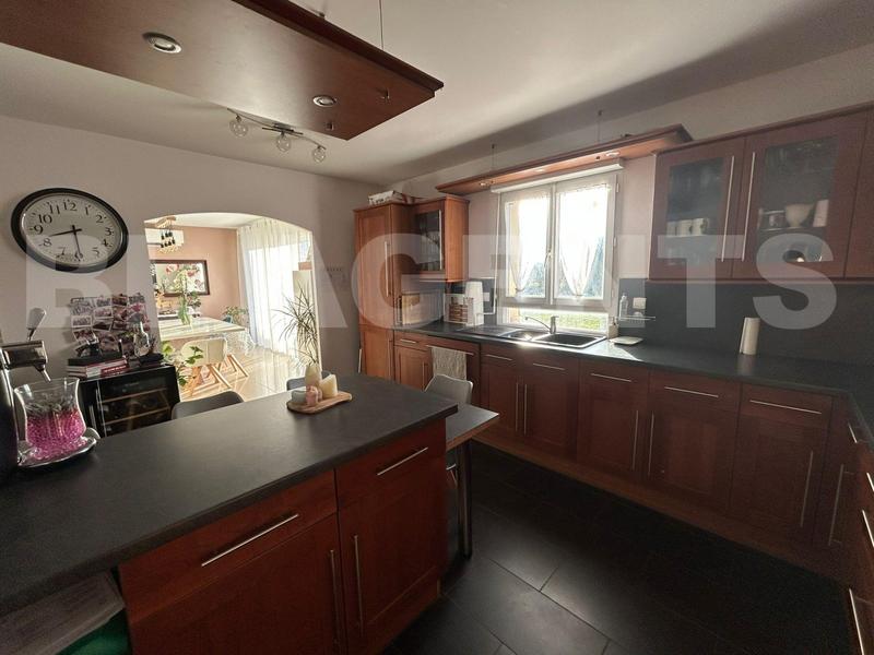 Maison traditionnelle - 151 m² - 5 pièces