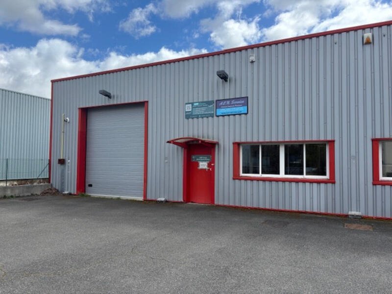 Local d'activité / Entrepôt - 250 m²