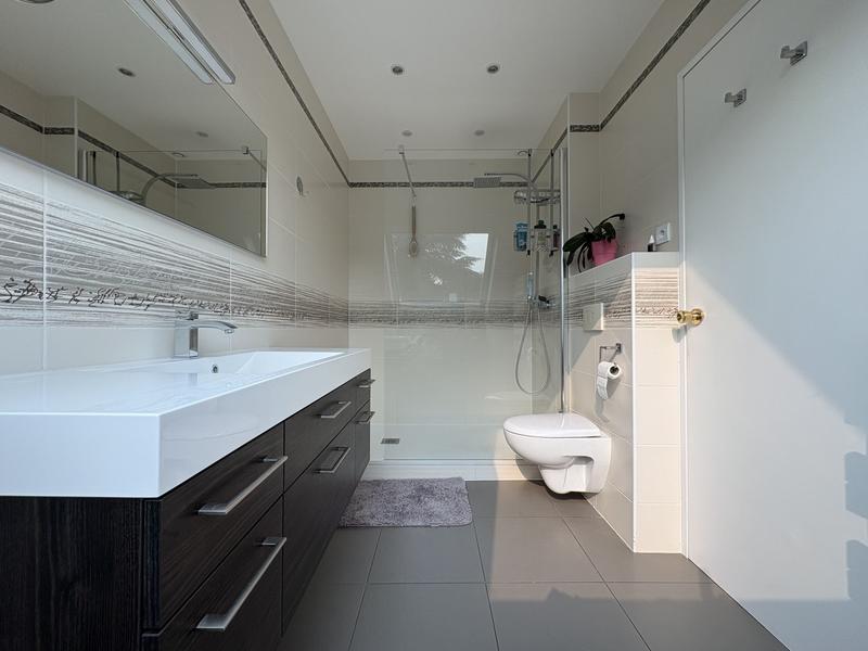 Maison traditionnelle - 226 m² - 8 pièces