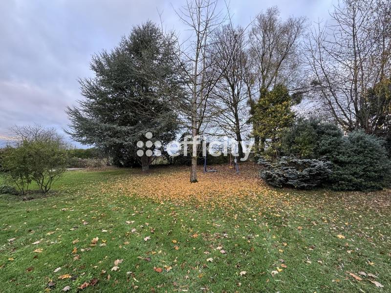 Maison - 240 m² - 8 pièces