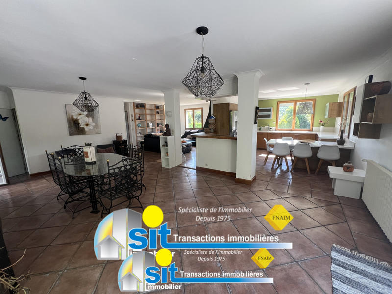 Maison - 270 m² - 9 pièces