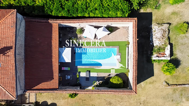 Maison - 260 m² - 9 pièces