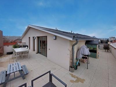 Appartement - 93 m² - 4 pièces