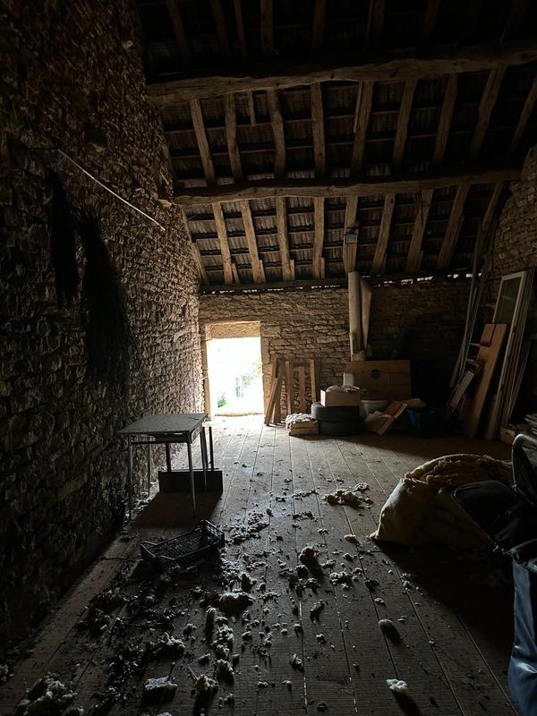 Grange - 94 m² - 2 pièces