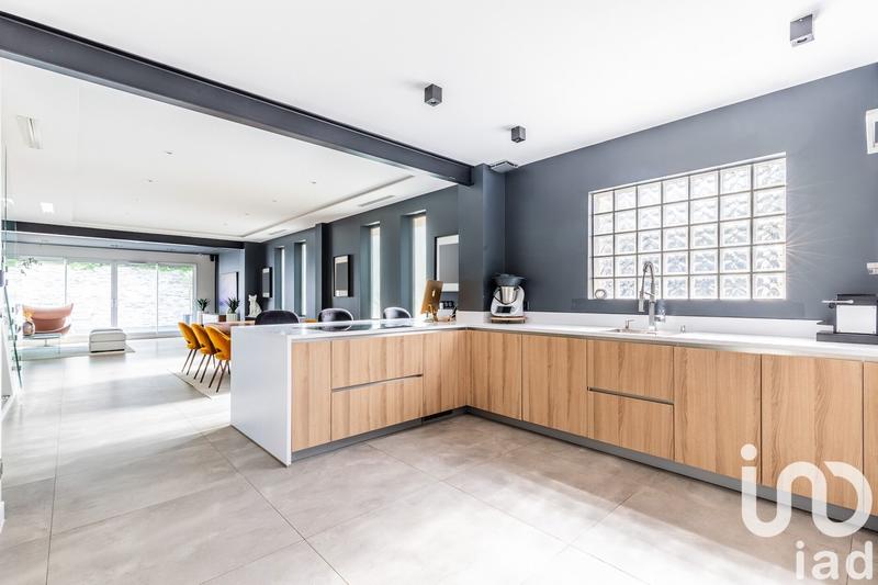 Maison - 180 m² - 5 pièces