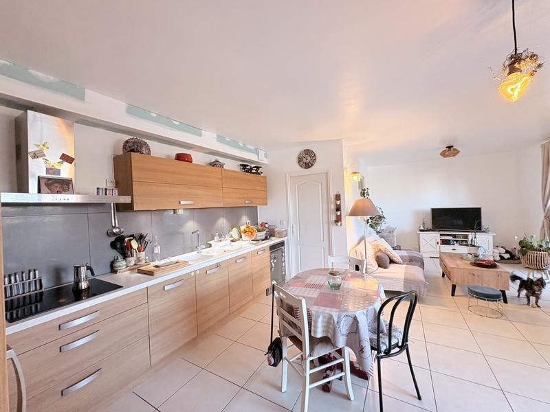 Maison - 256 m² - 10 pièces