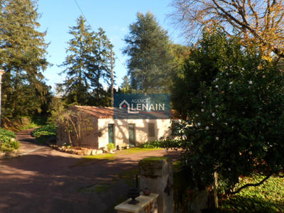 Maison - 296 m² - 9 pièces